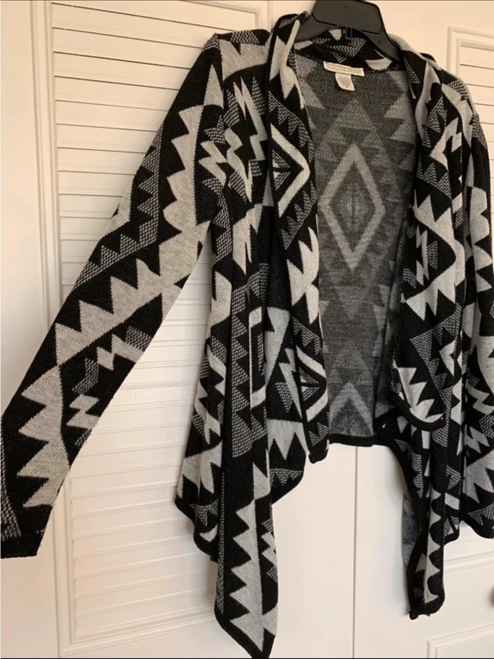 A Knitch Above Black & Gray Aztec Open-Front Women's Cardigan